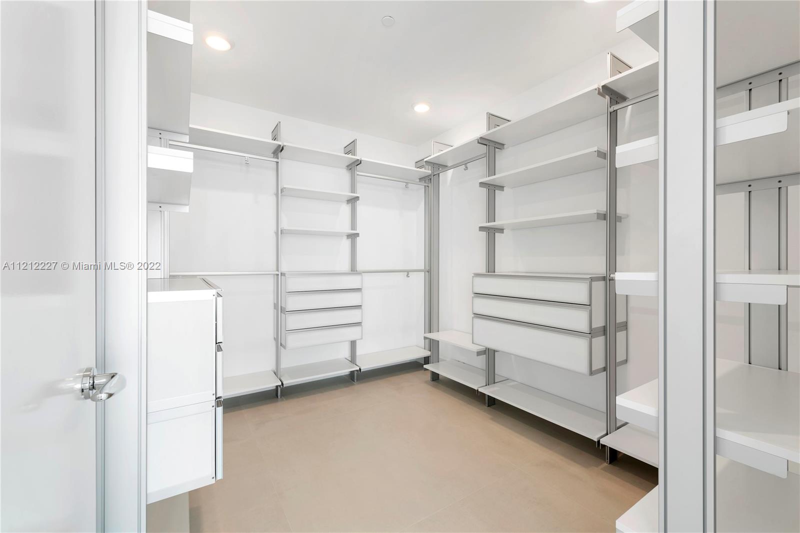 JADE SIGNATURE CONDO - Residential