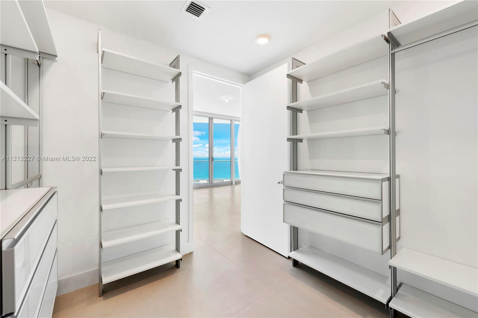 JADE SIGNATURE CONDO - Residential