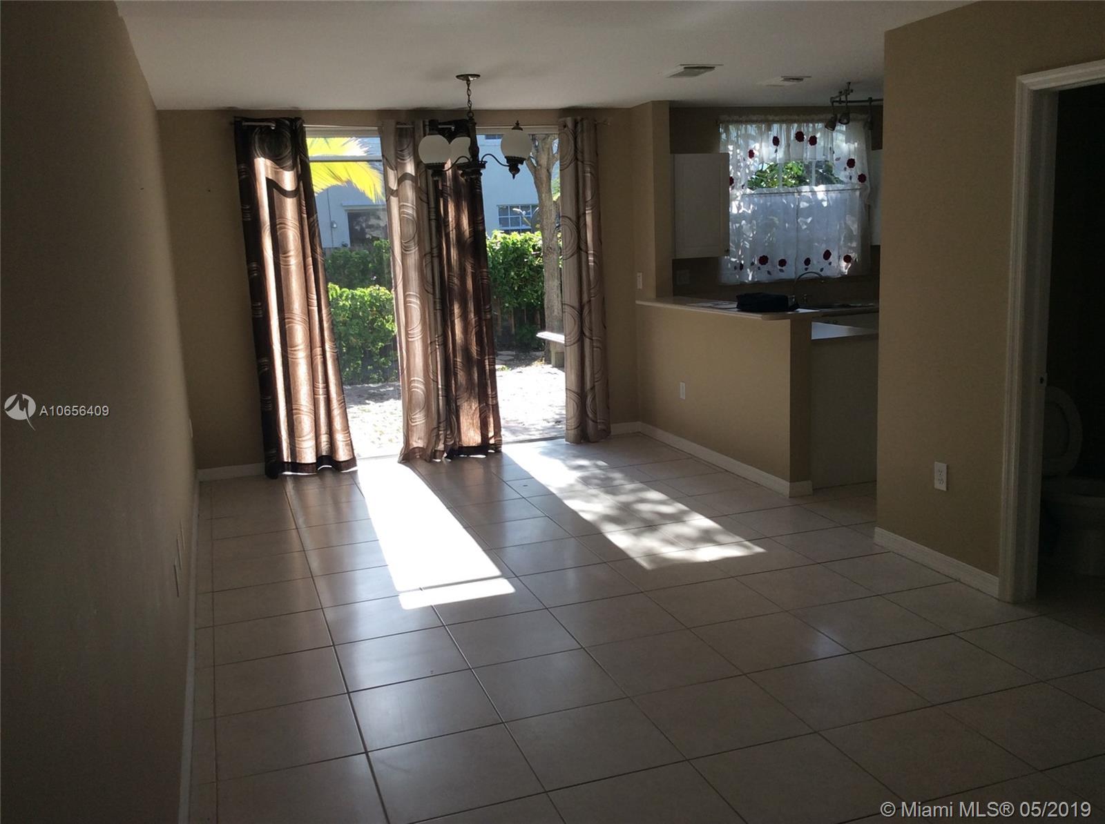 SAGA BAY TOWNHOMES 1ST AD - Residential