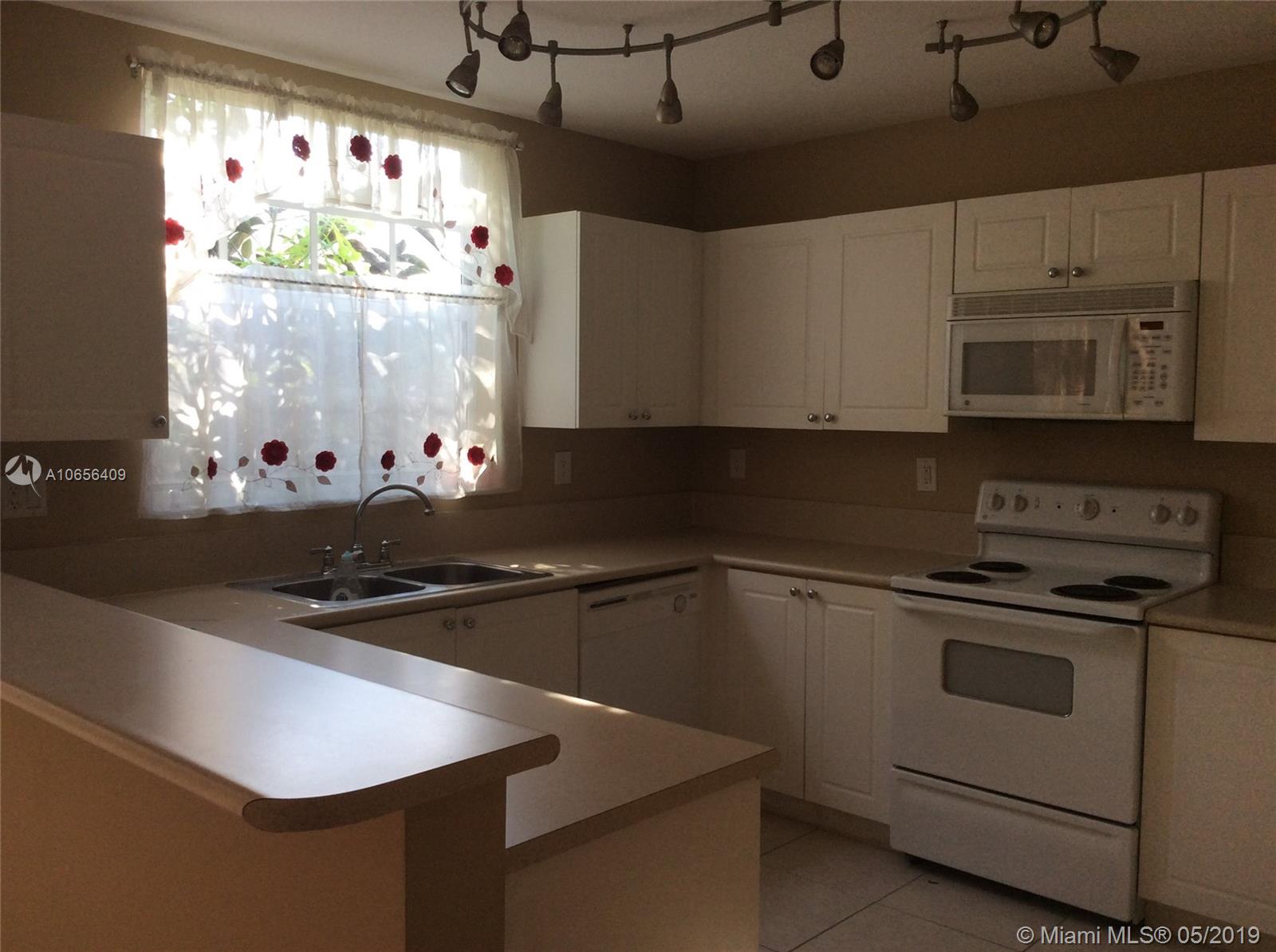 SAGA BAY TOWNHOMES 1ST AD - Residential