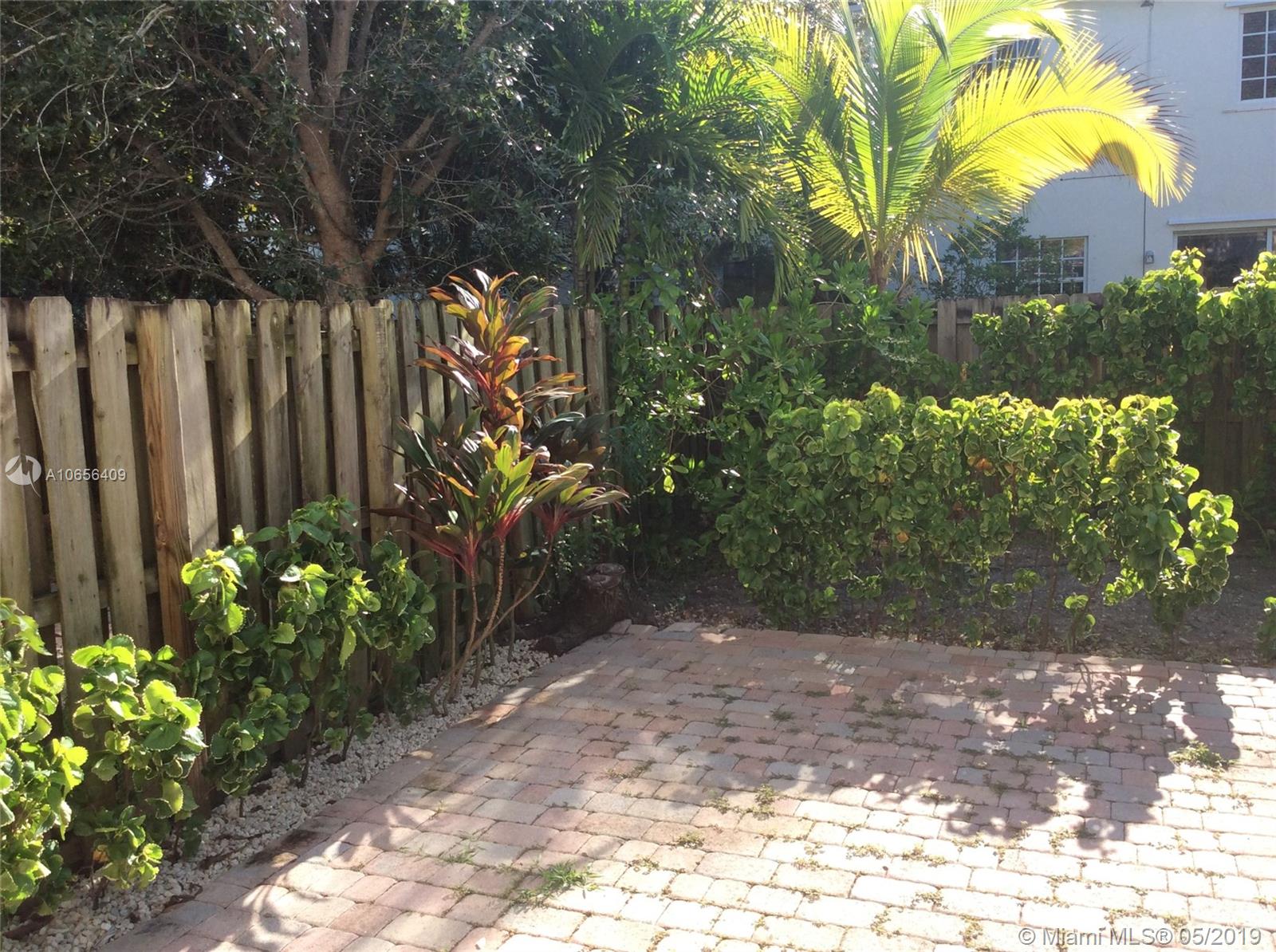 SAGA BAY TOWNHOMES 1ST AD - Residential