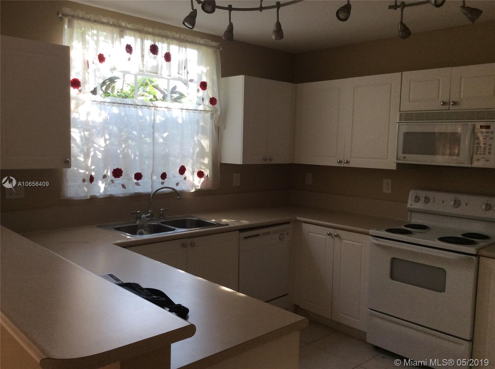 SAGA BAY TOWNHOMES 1ST AD - Residential