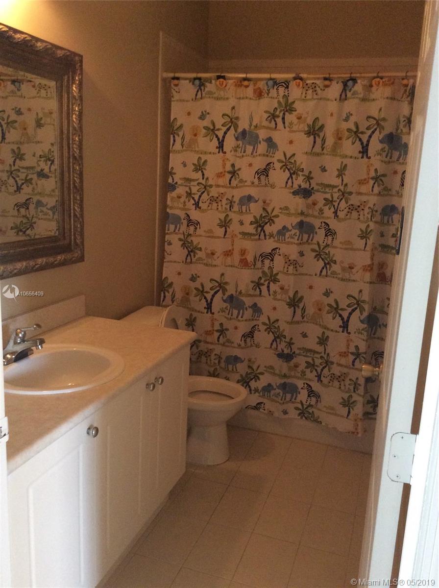 SAGA BAY TOWNHOMES 1ST AD - Residential