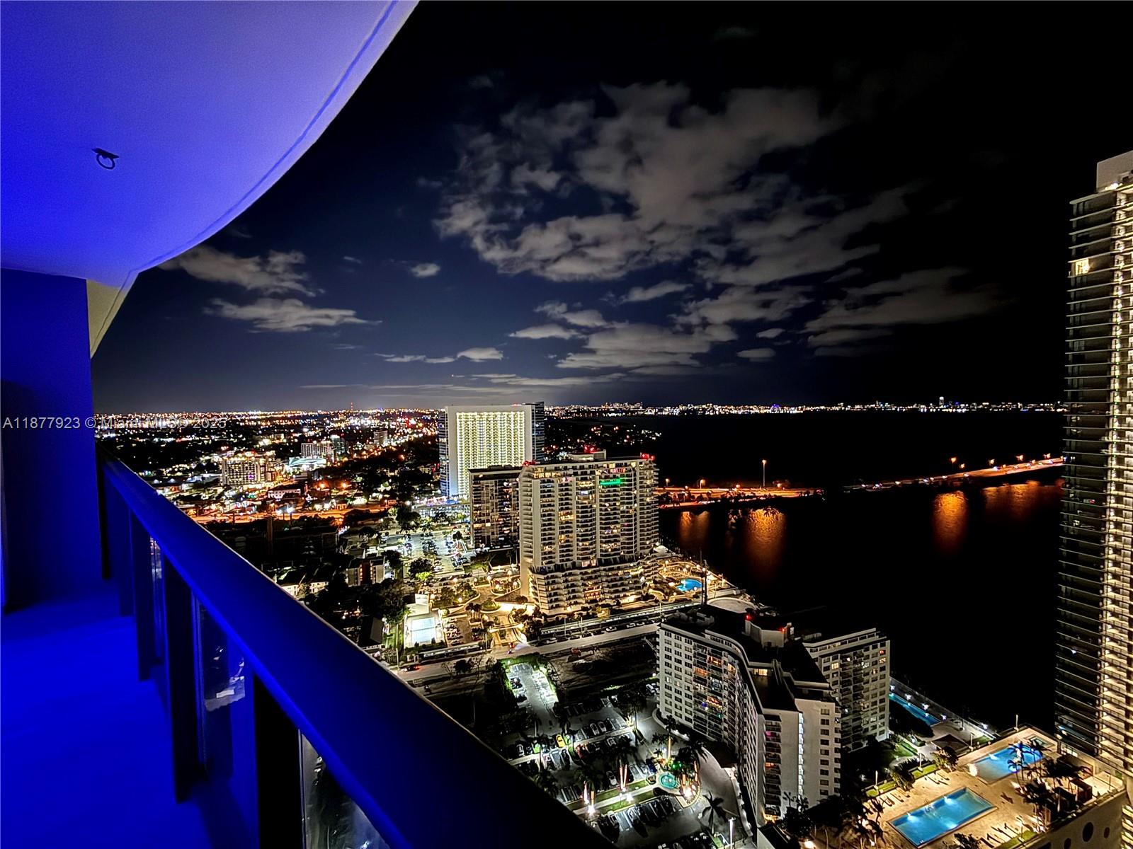 PARAISO BAYVIEWS CONDO - Residential