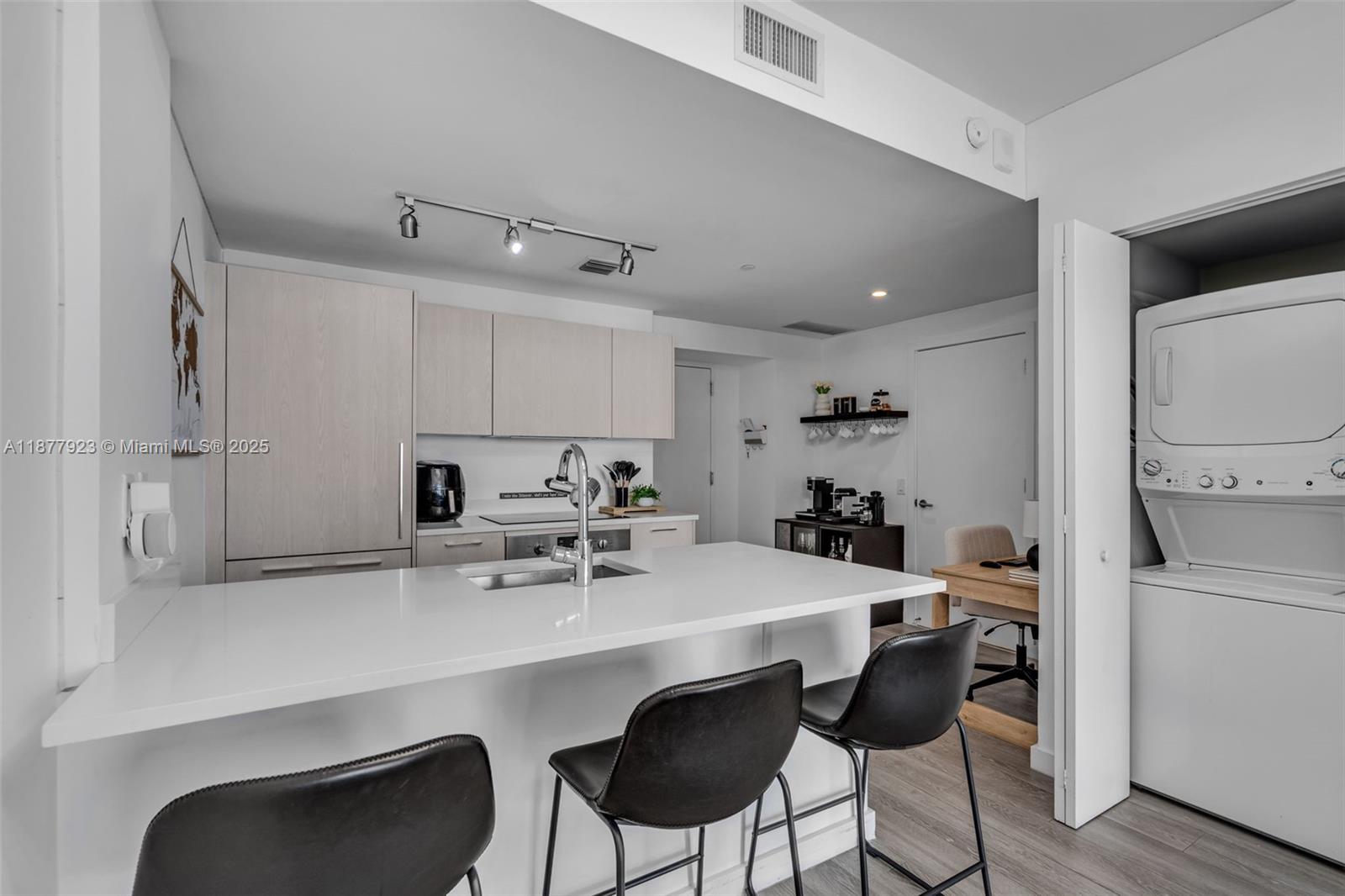 PARAISO BAYVIEWS CONDO - Residential