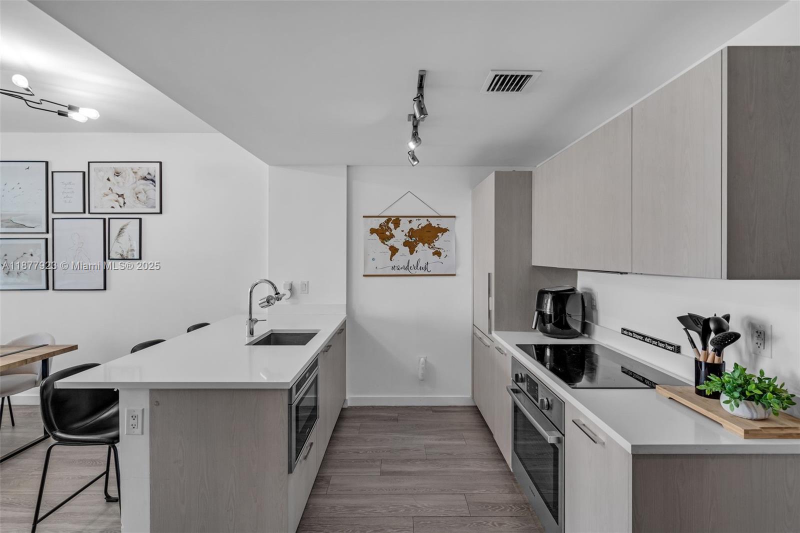 PARAISO BAYVIEWS CONDO - Residential