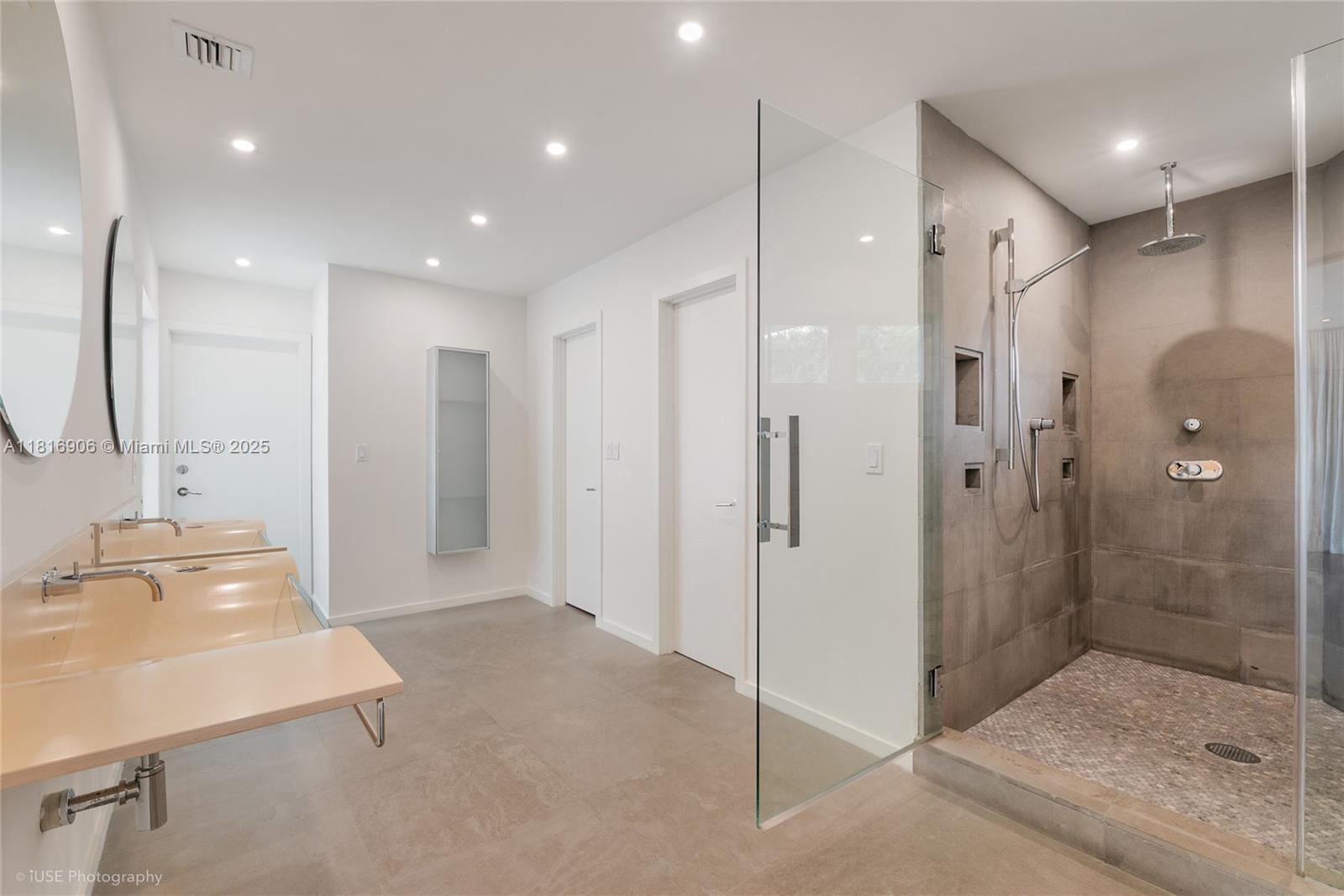 COCONUT GROVE MANOR - Residential Lease