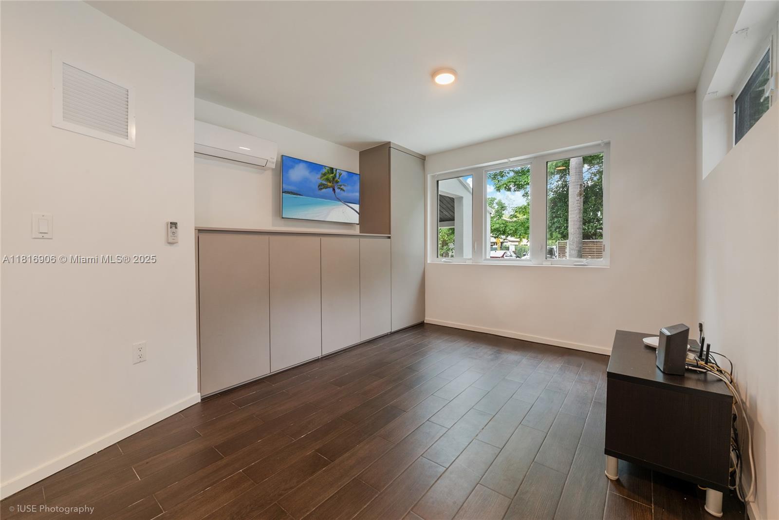 COCONUT GROVE MANOR - Residential Lease