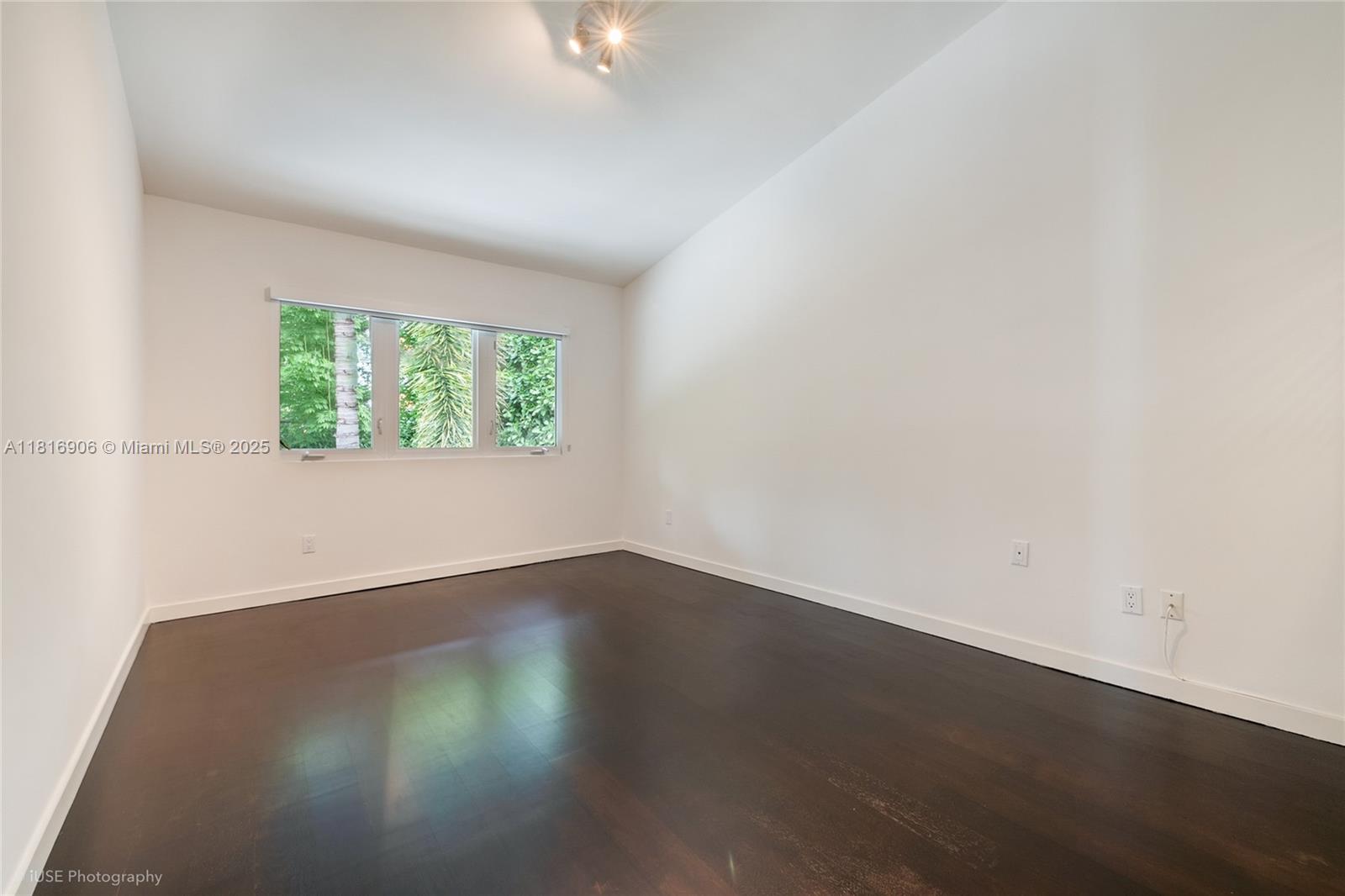 COCONUT GROVE MANOR - Residential Lease