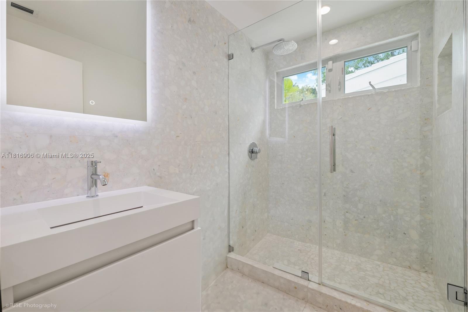COCONUT GROVE MANOR - Residential Lease