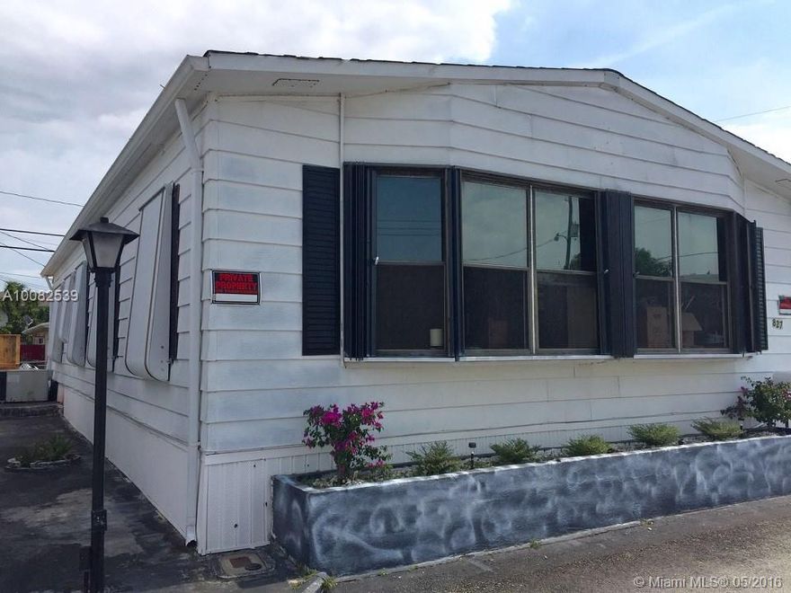 This lovely Mobil-Home is in excellent condition. Near I95 and only a few miles away from Hallandale Beach. Property is tenant occupied and it will be available on May 20.