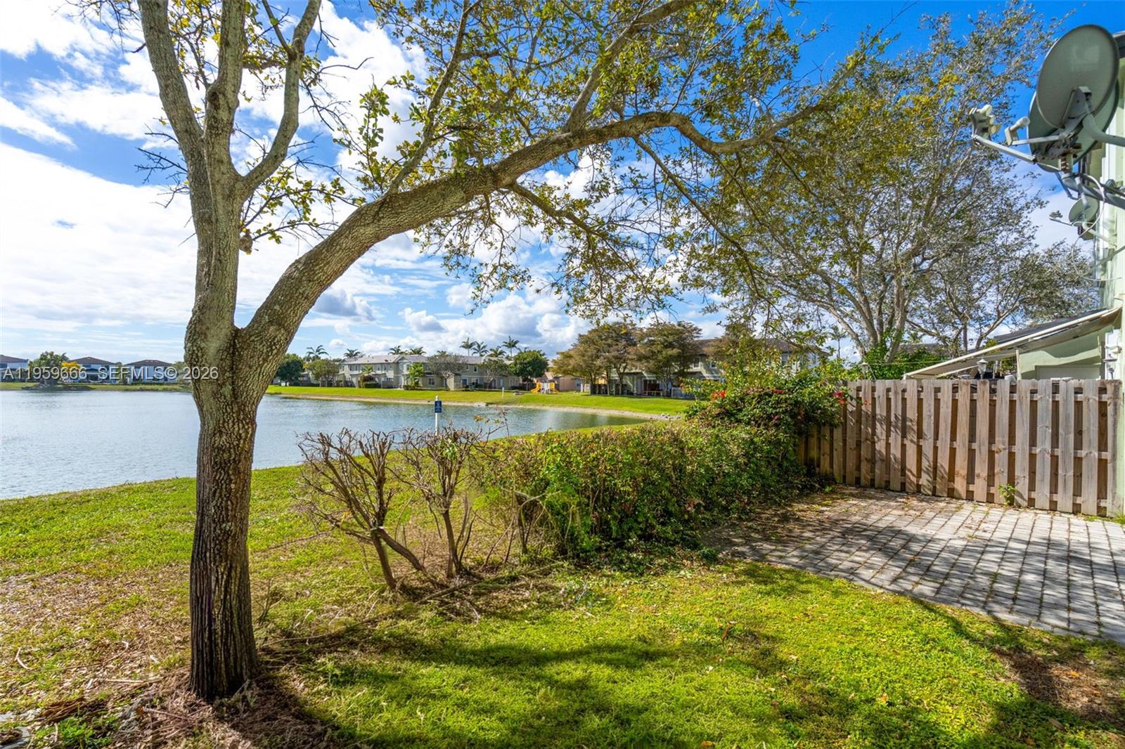 FIJI CONDO NO 3 - Residential