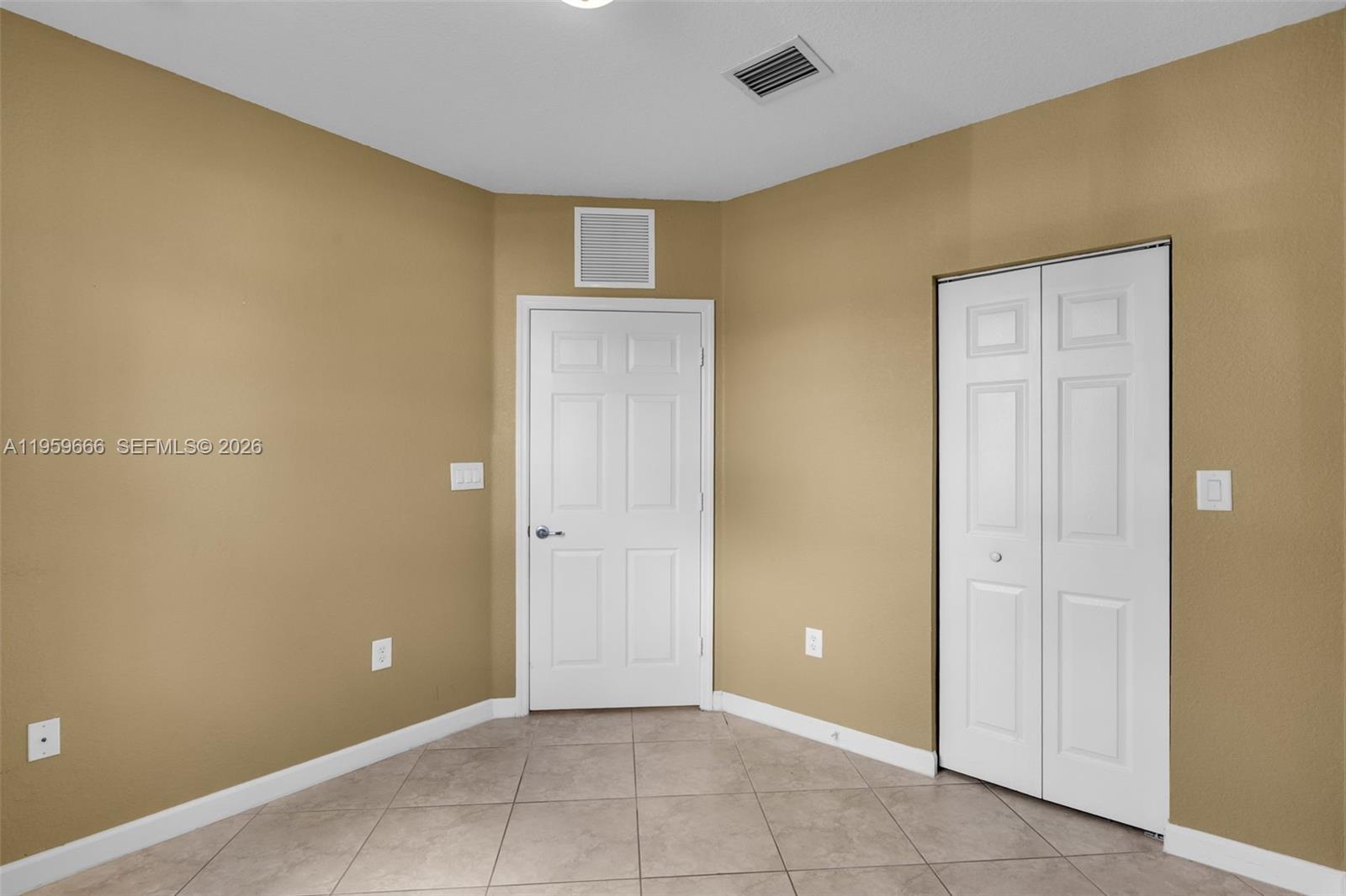 FIJI CONDO NO 3 - Residential