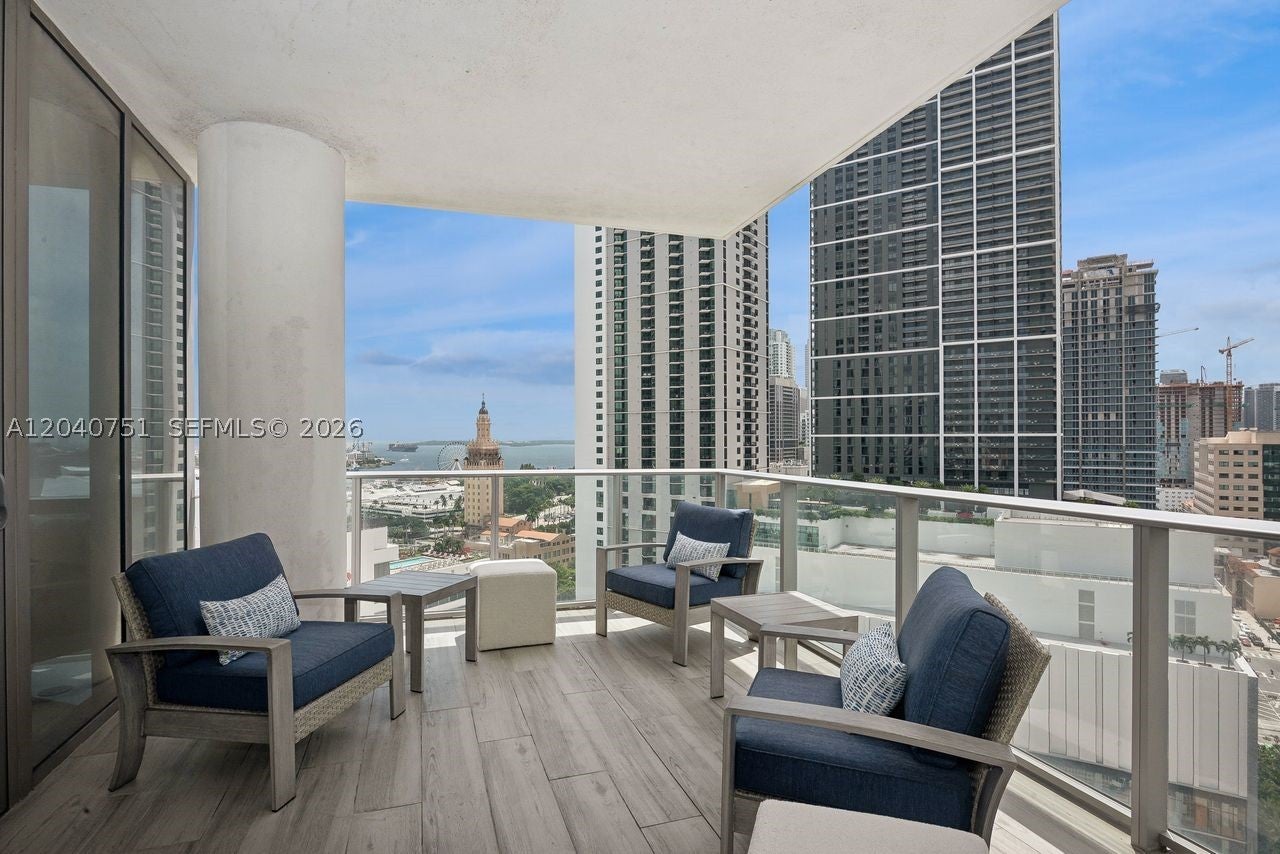 851 NE 1st Ave 1711