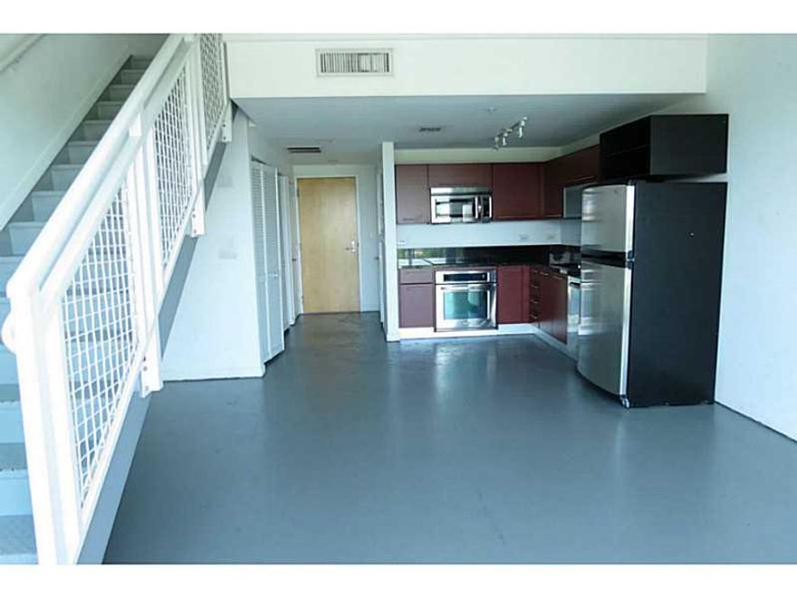 Gorgeous two stories 1/1.5 loft with spectacular view of Bayfront park, Bayside & the American Airlanes Arena. Open master bedroom upstairs, granite countertops, euro style cabinetry, stainless steel appliances, 24 hrs valet, doorman, conference room, bus iness center, state of the art spa & fitness center. Retail & community center at the base & parking space. A true gem in the heart of Downtown! Easy to show. Equal Housing Opportunity.