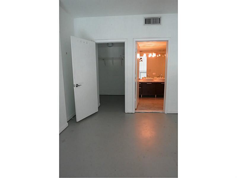 VIZCAYNE NORTH CONDO - Residential Lease