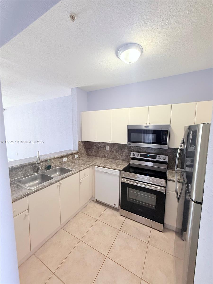 7060 NW 177th St 102-12