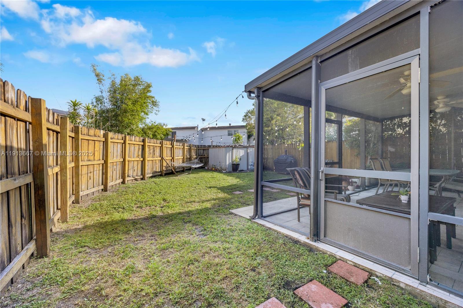 SNAPPER CREEK TOWNHOUSES - Residential