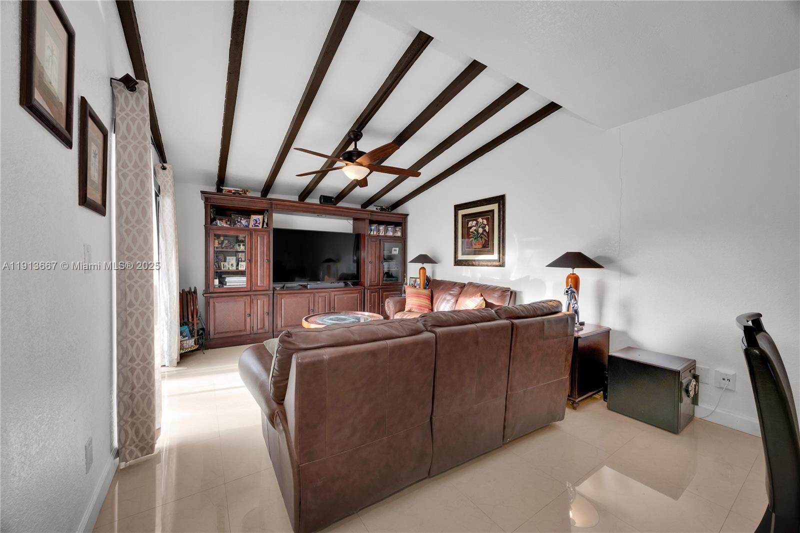 SNAPPER CREEK TOWNHOUSES - Residential