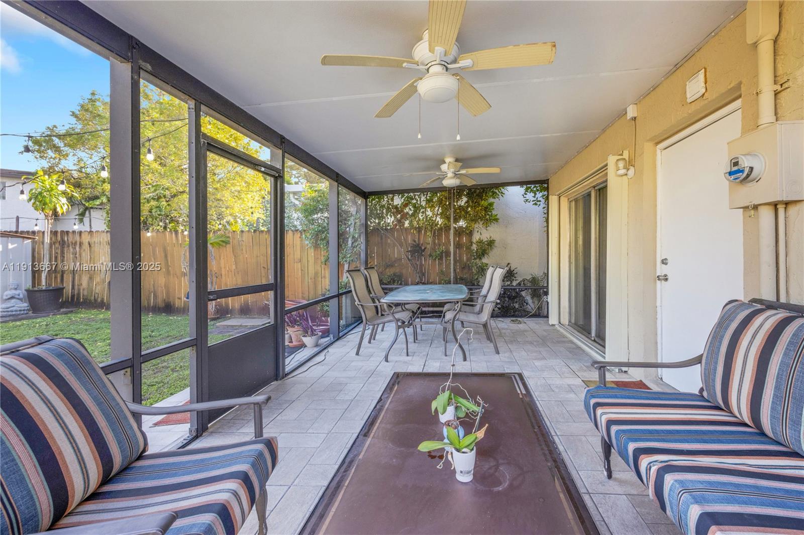 SNAPPER CREEK TOWNHOUSES - Residential