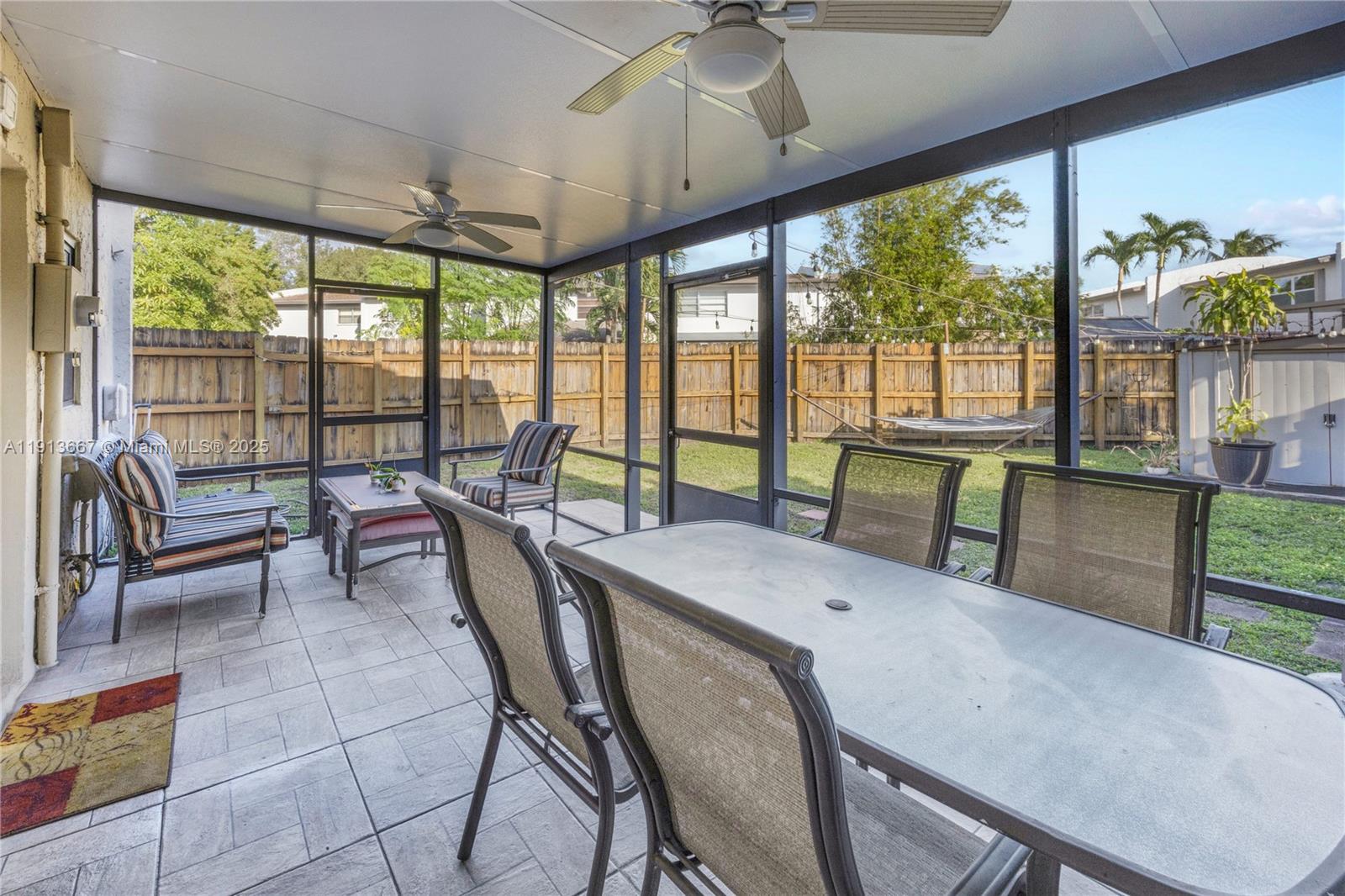 SNAPPER CREEK TOWNHOUSES - Residential