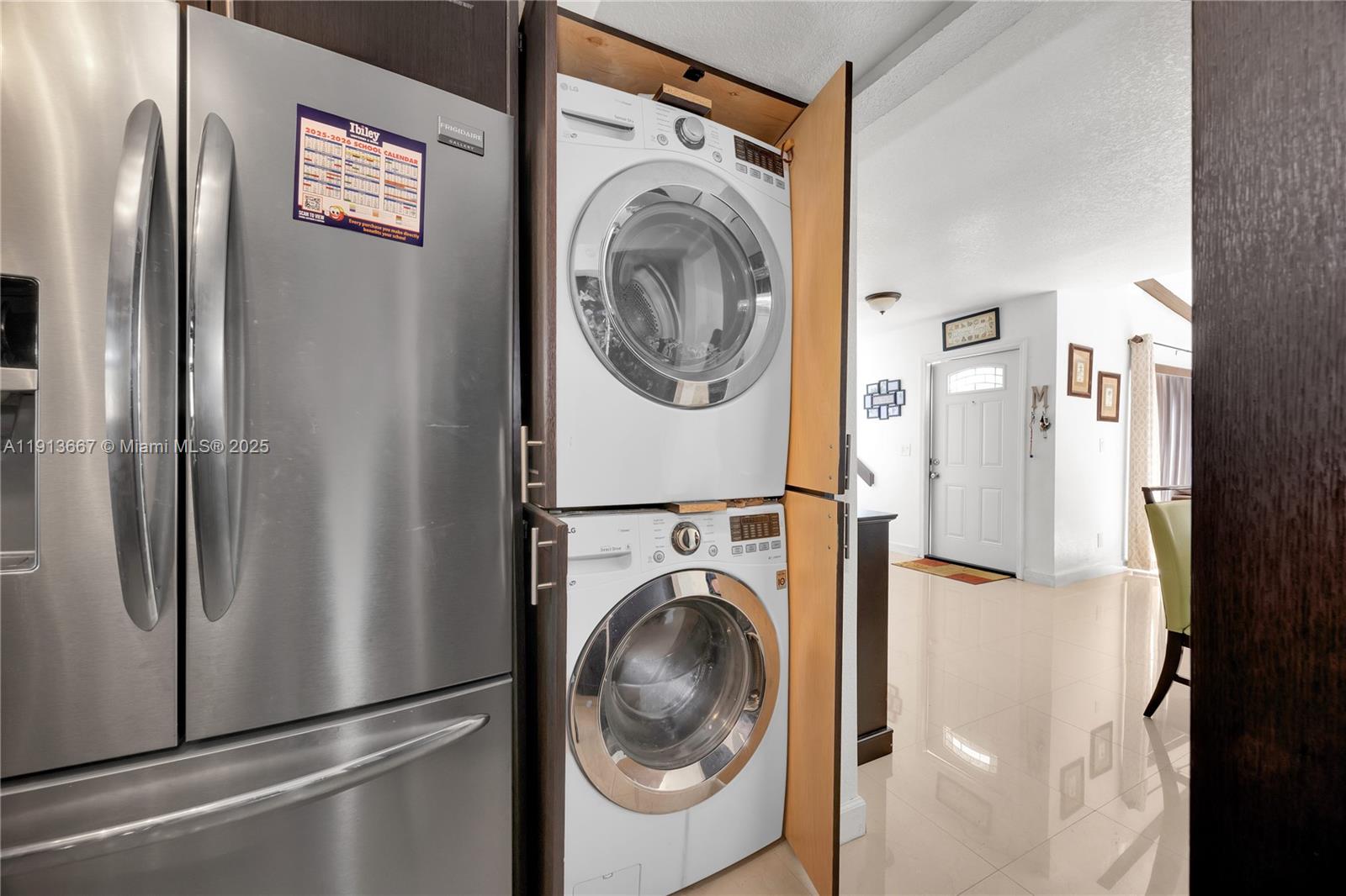 SNAPPER CREEK TOWNHOUSES - Residential