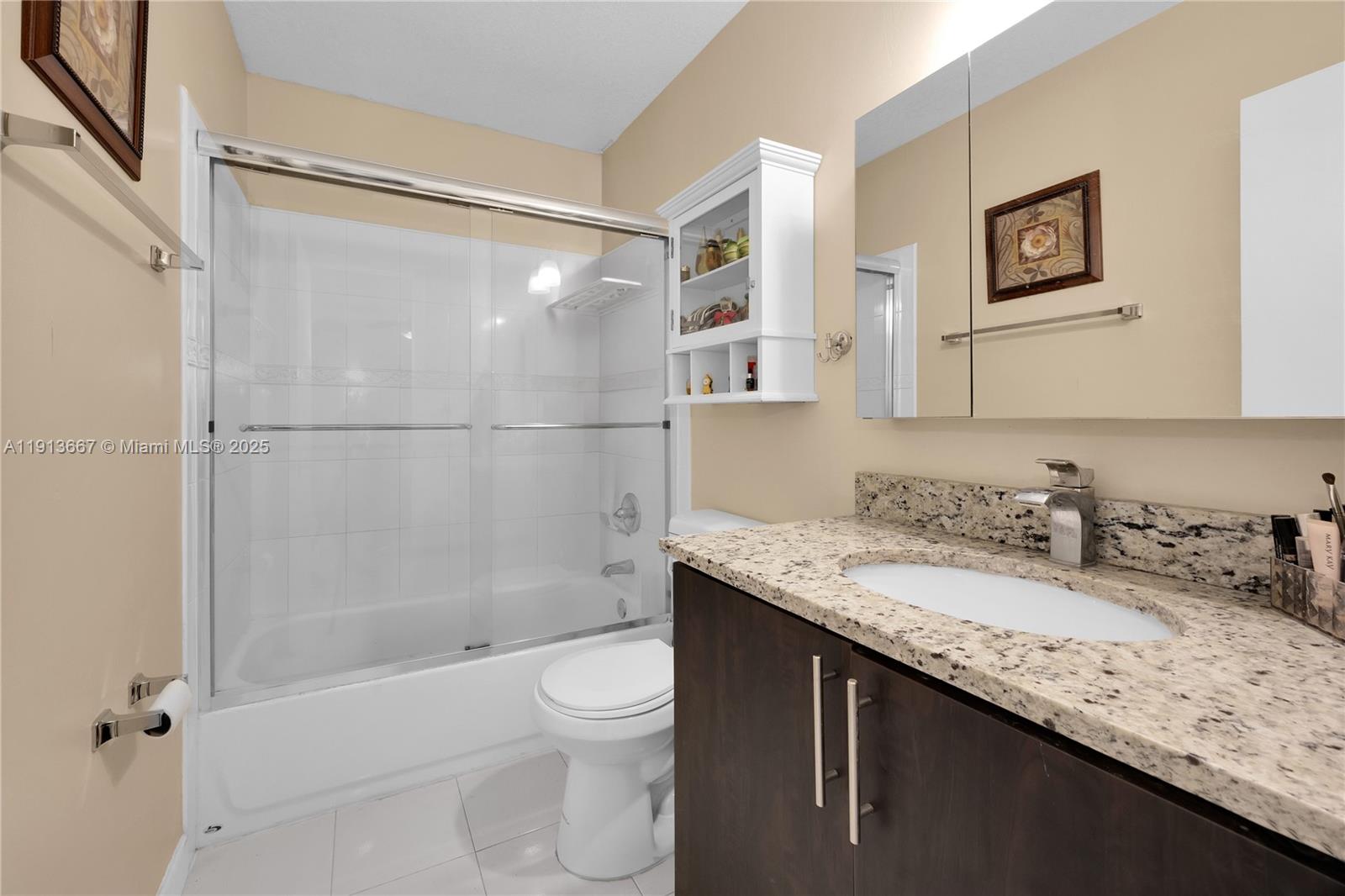 SNAPPER CREEK TOWNHOUSES - Residential