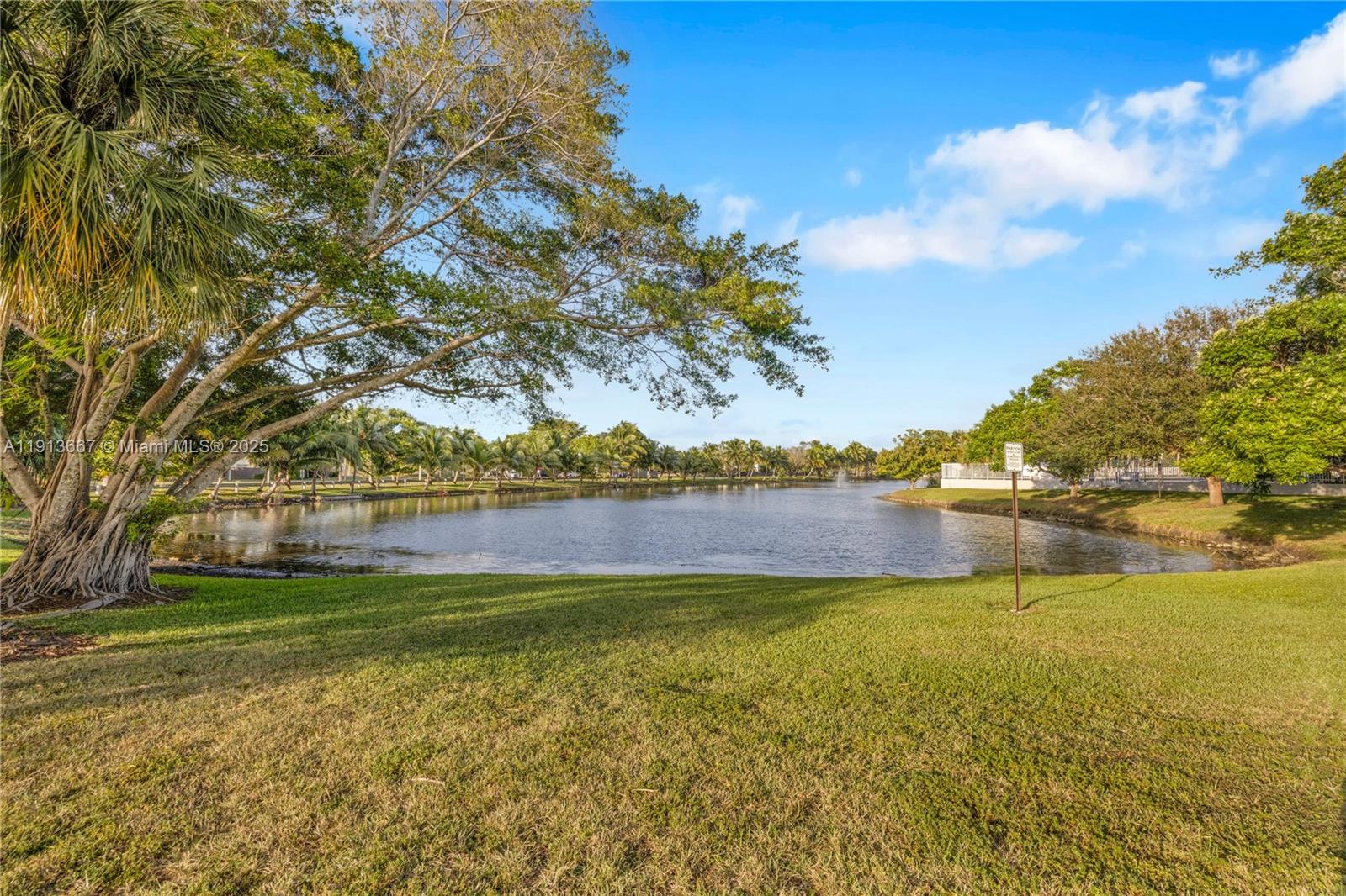 SNAPPER CREEK TOWNHOUSES - Residential