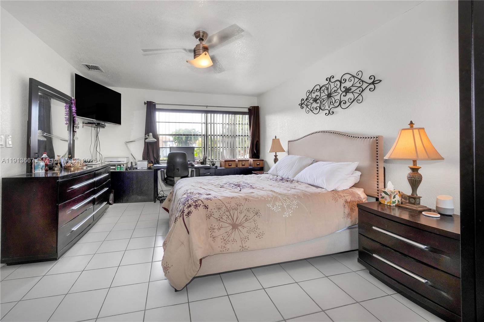 SNAPPER CREEK TOWNHOUSES - Residential