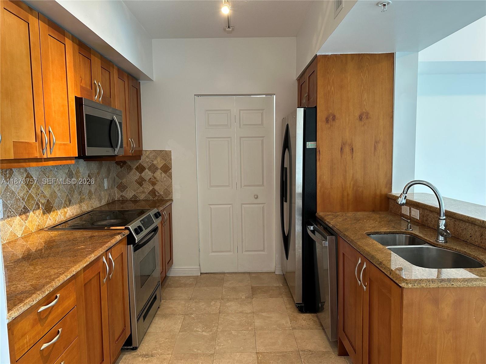 DUO CONDOMINIUM EAST - Residential