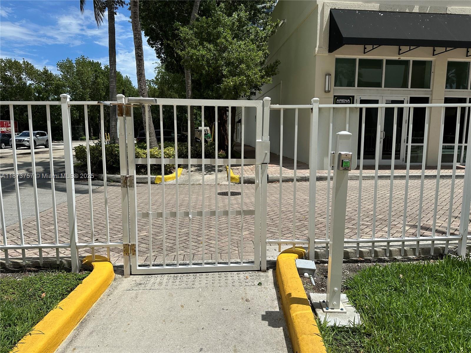 DUO CONDOMINIUM EAST - Residential