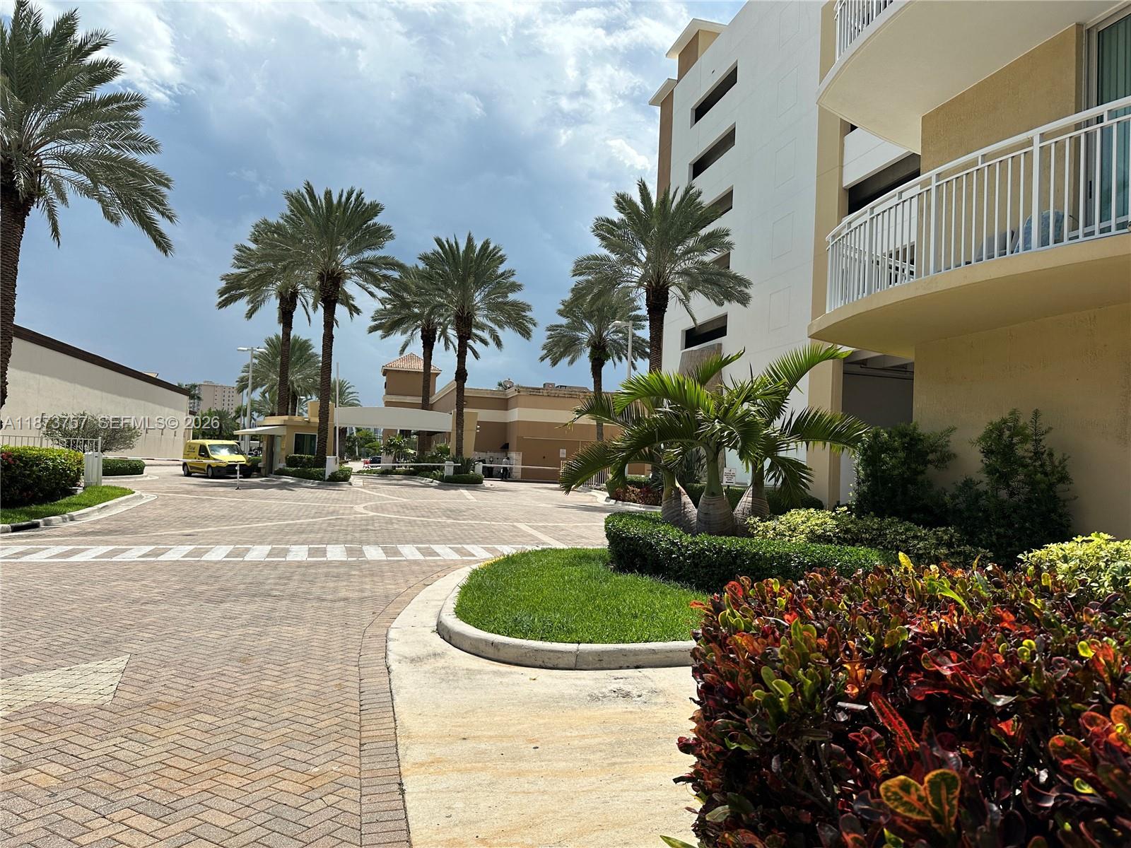 DUO CONDOMINIUM EAST - Residential