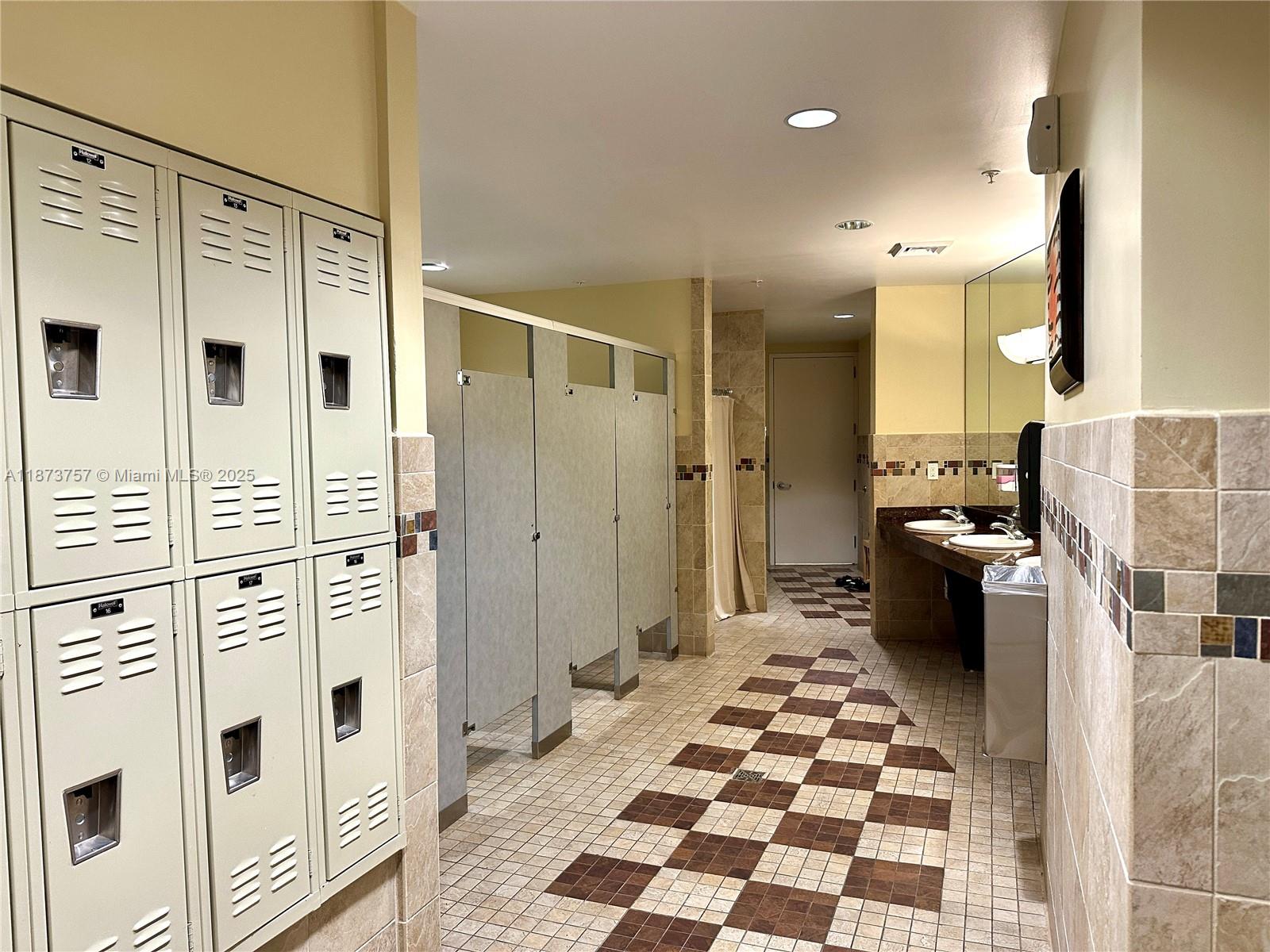 DUO CONDOMINIUM EAST - Residential