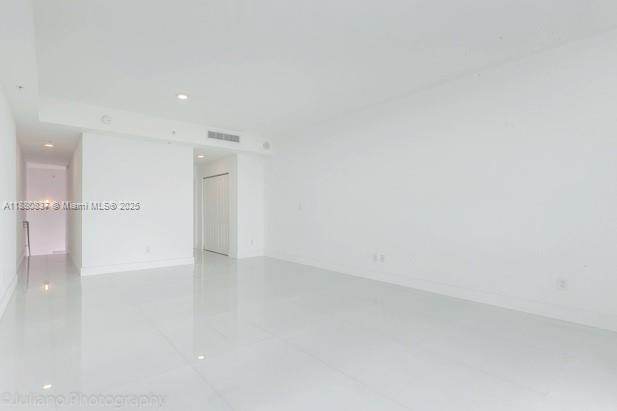 400 SUNNY ISLES CONDO EAS - Residential Lease