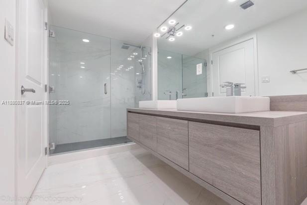 400 SUNNY ISLES CONDO EAS - Residential Lease