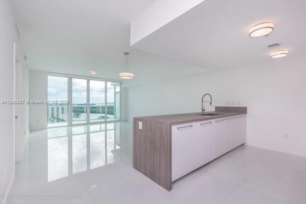 400 SUNNY ISLES CONDO EAS - Residential Lease