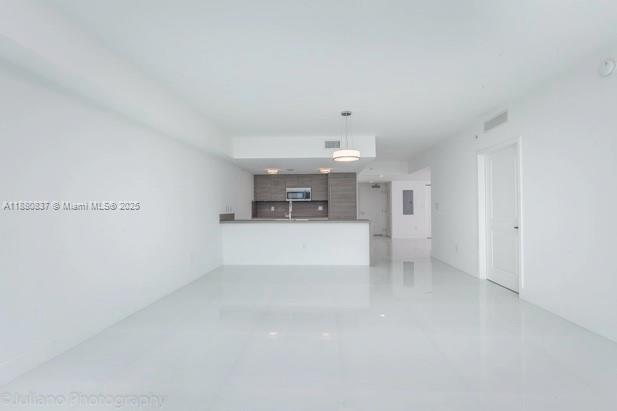 400 SUNNY ISLES CONDO EAS - Residential Lease