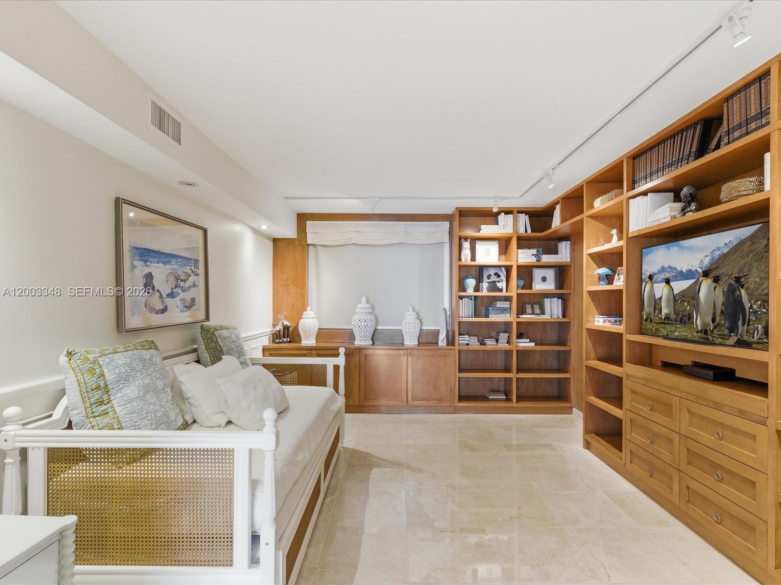 MAR-AZUL CONDO - Residential