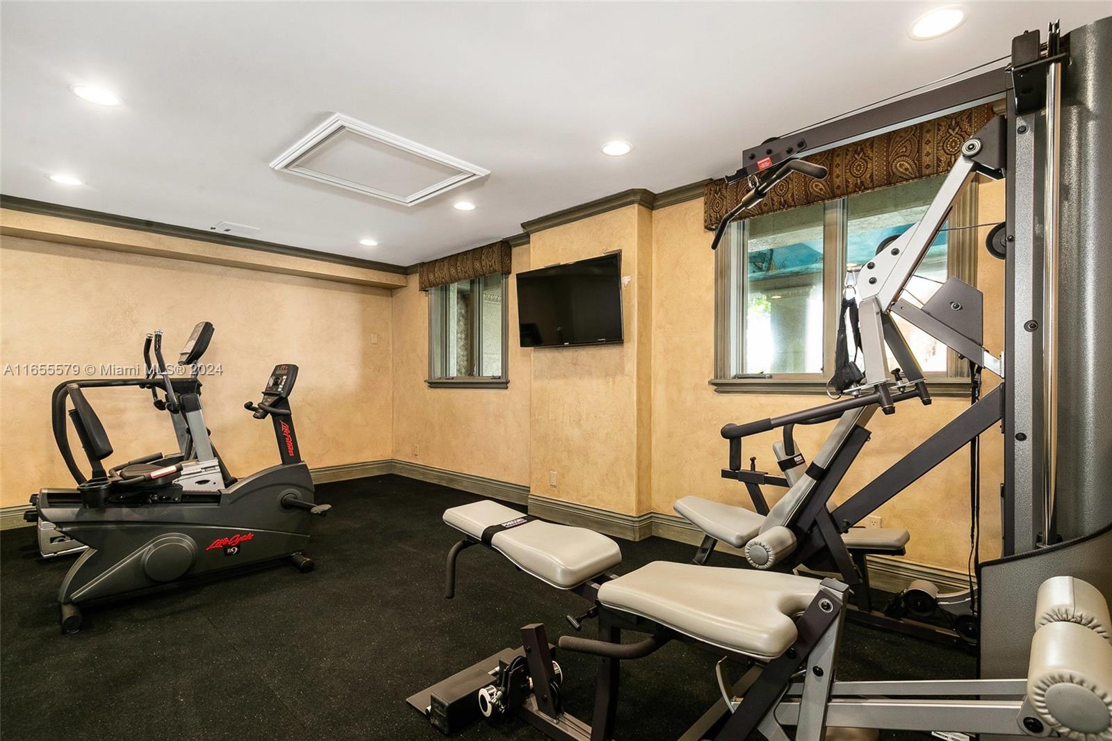 HILLSBORO SHORES SEC A - Residential Lease