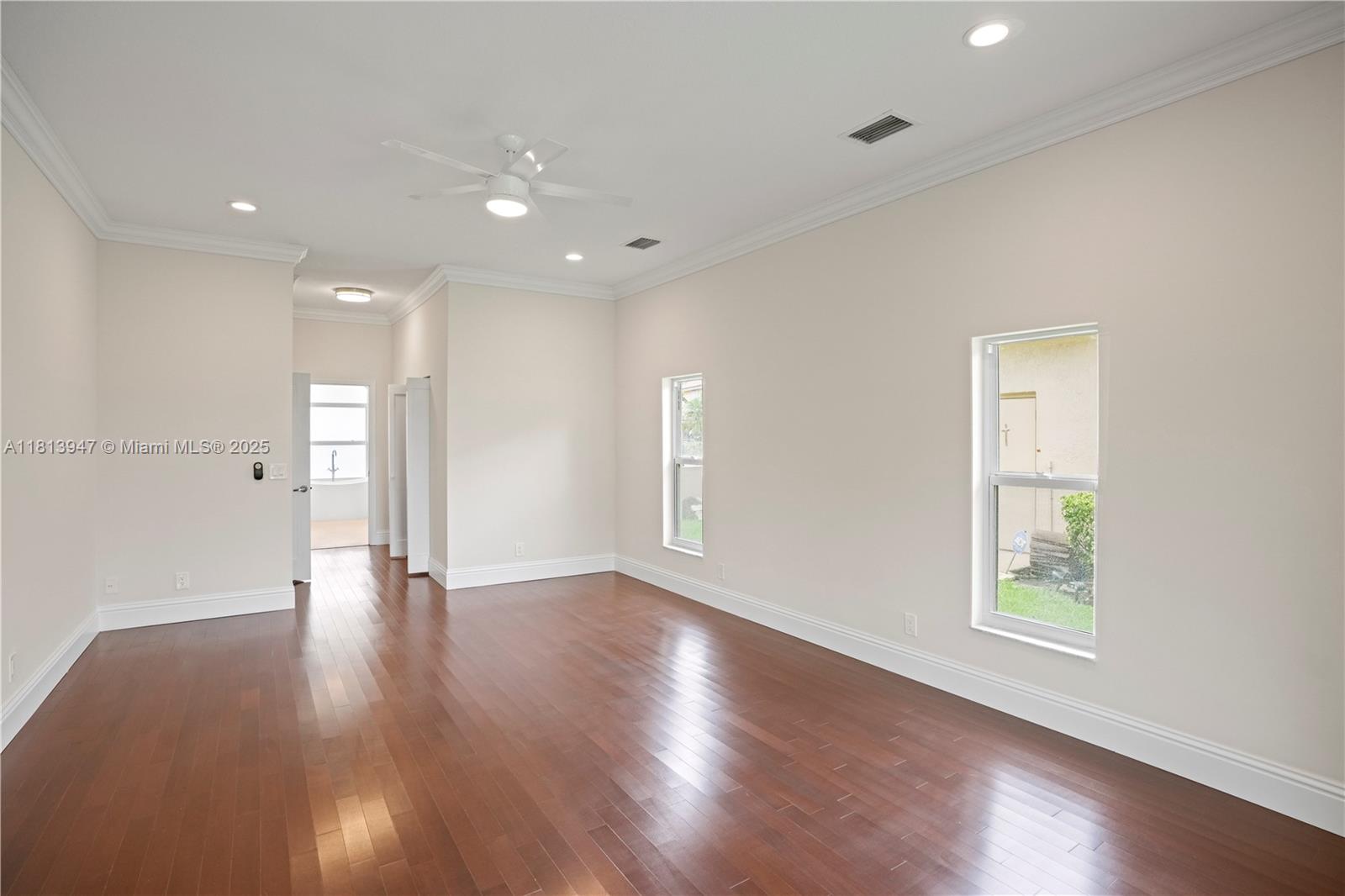 HOLLYWOOD LAKES COUNTRY C - Residential