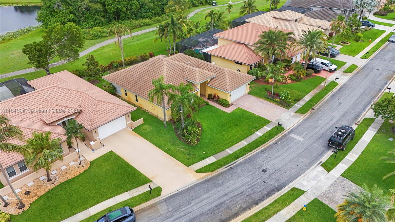 HOLLYWOOD LAKES COUNTRY C - Residential
