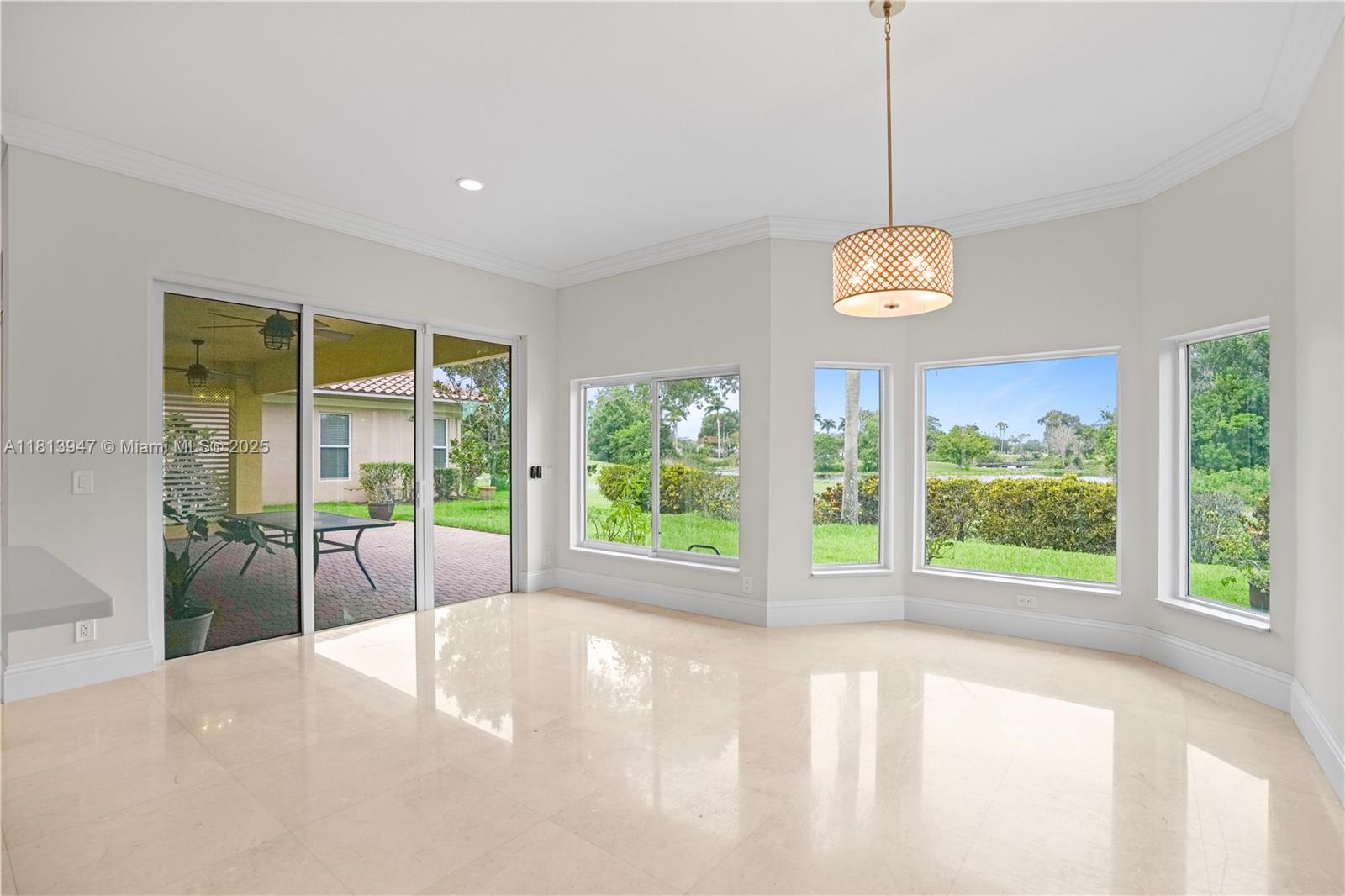 HOLLYWOOD LAKES COUNTRY C - Residential