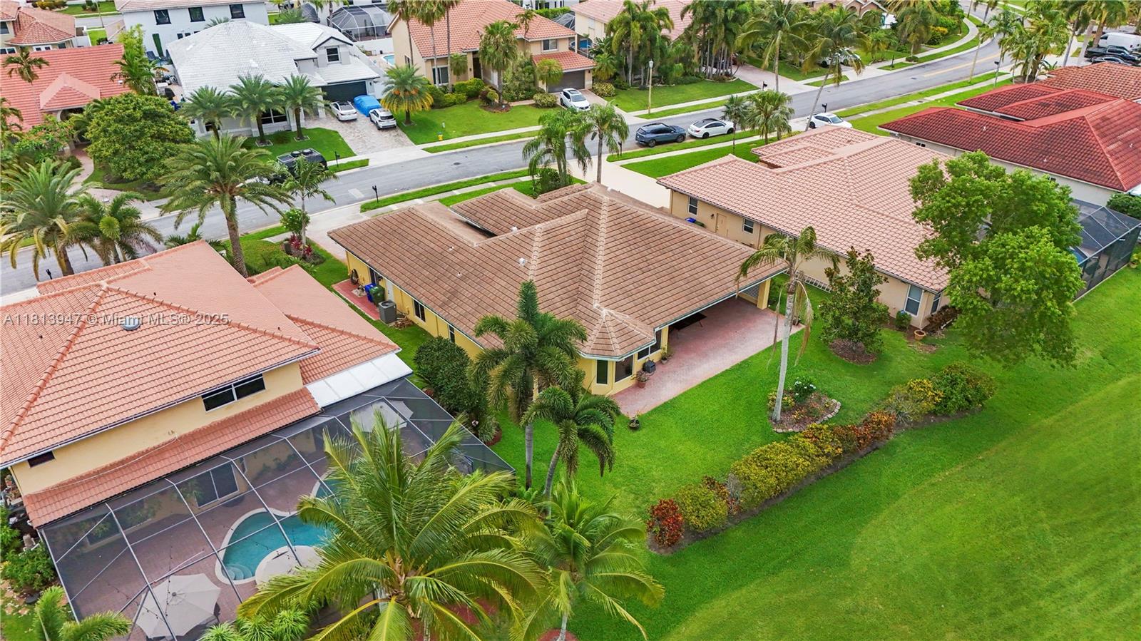 HOLLYWOOD LAKES COUNTRY C - Residential