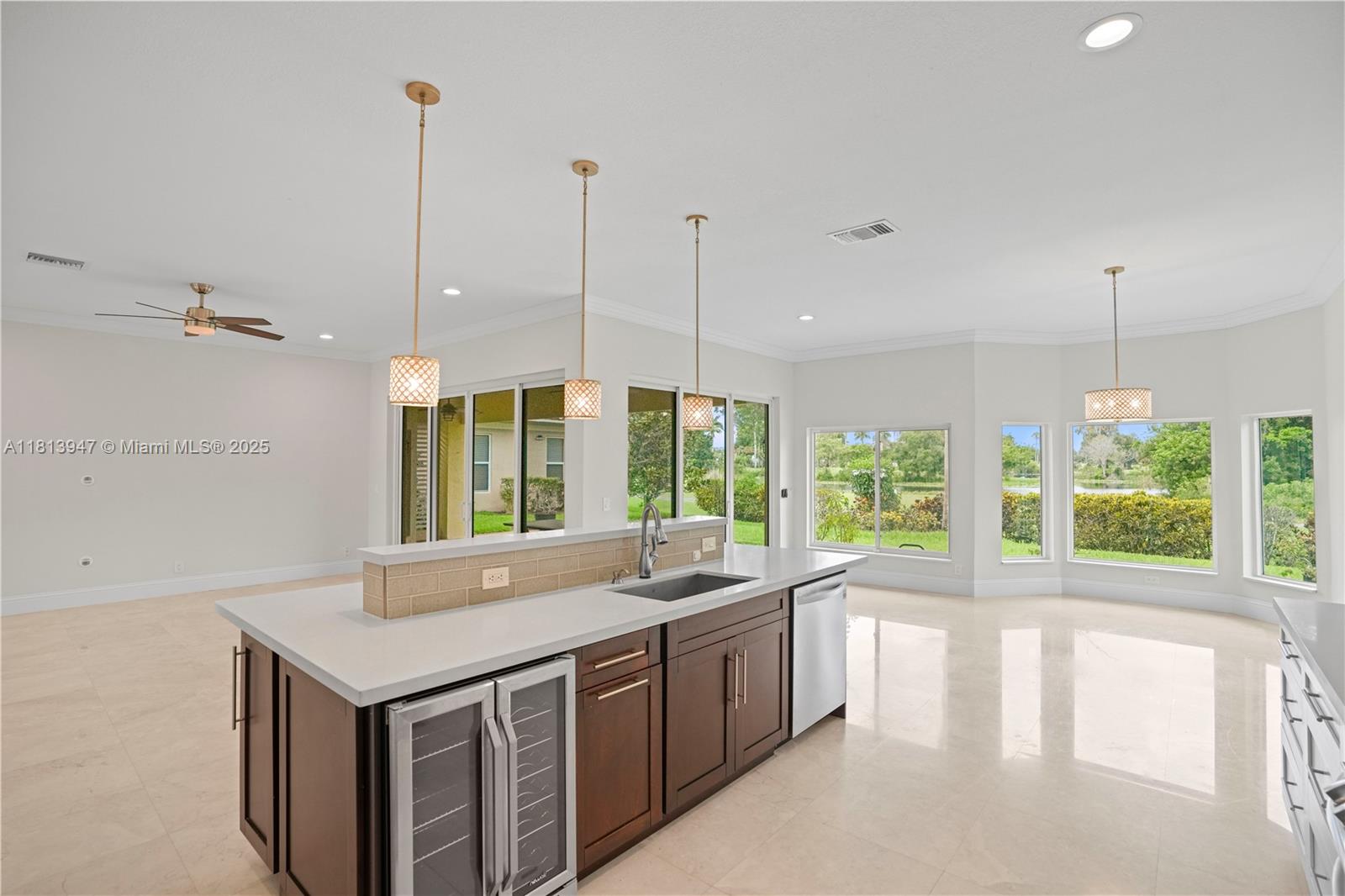 HOLLYWOOD LAKES COUNTRY C - Residential