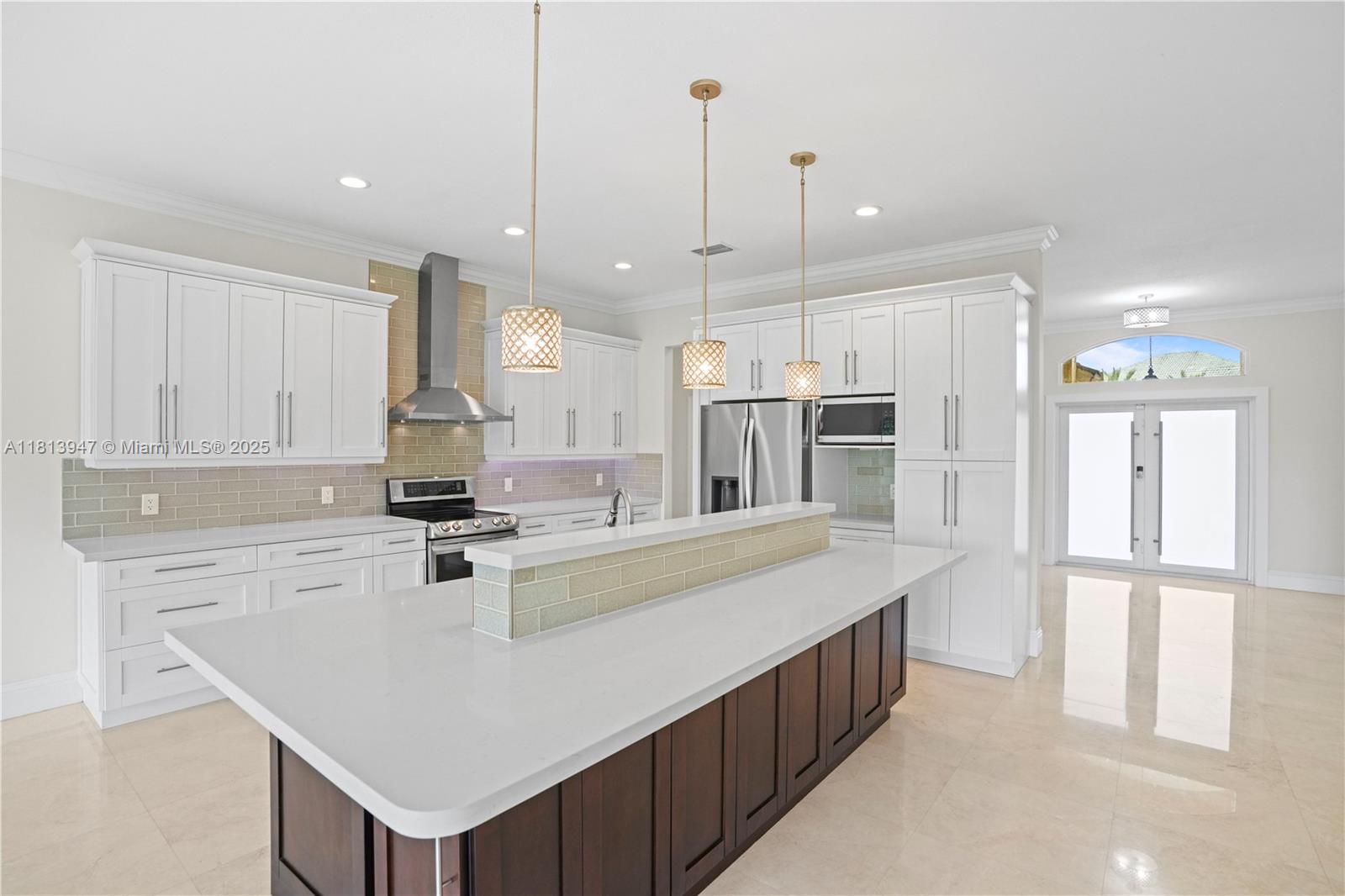 HOLLYWOOD LAKES COUNTRY C - Residential