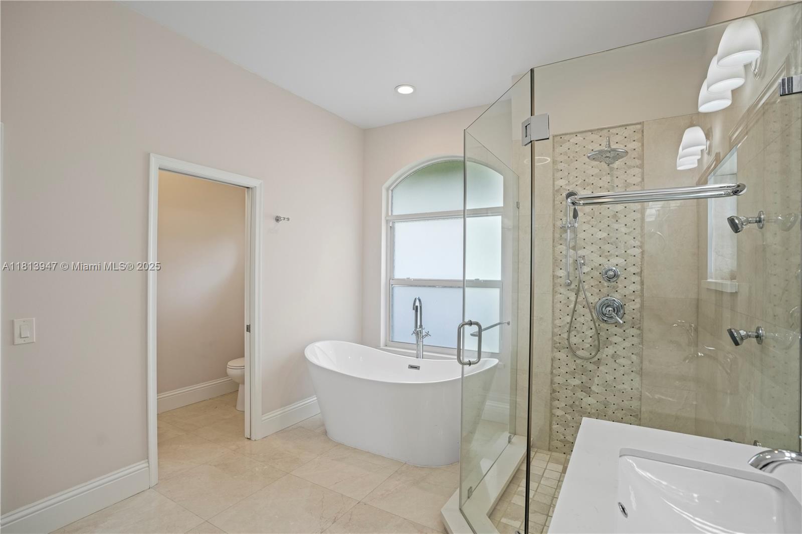HOLLYWOOD LAKES COUNTRY C - Residential