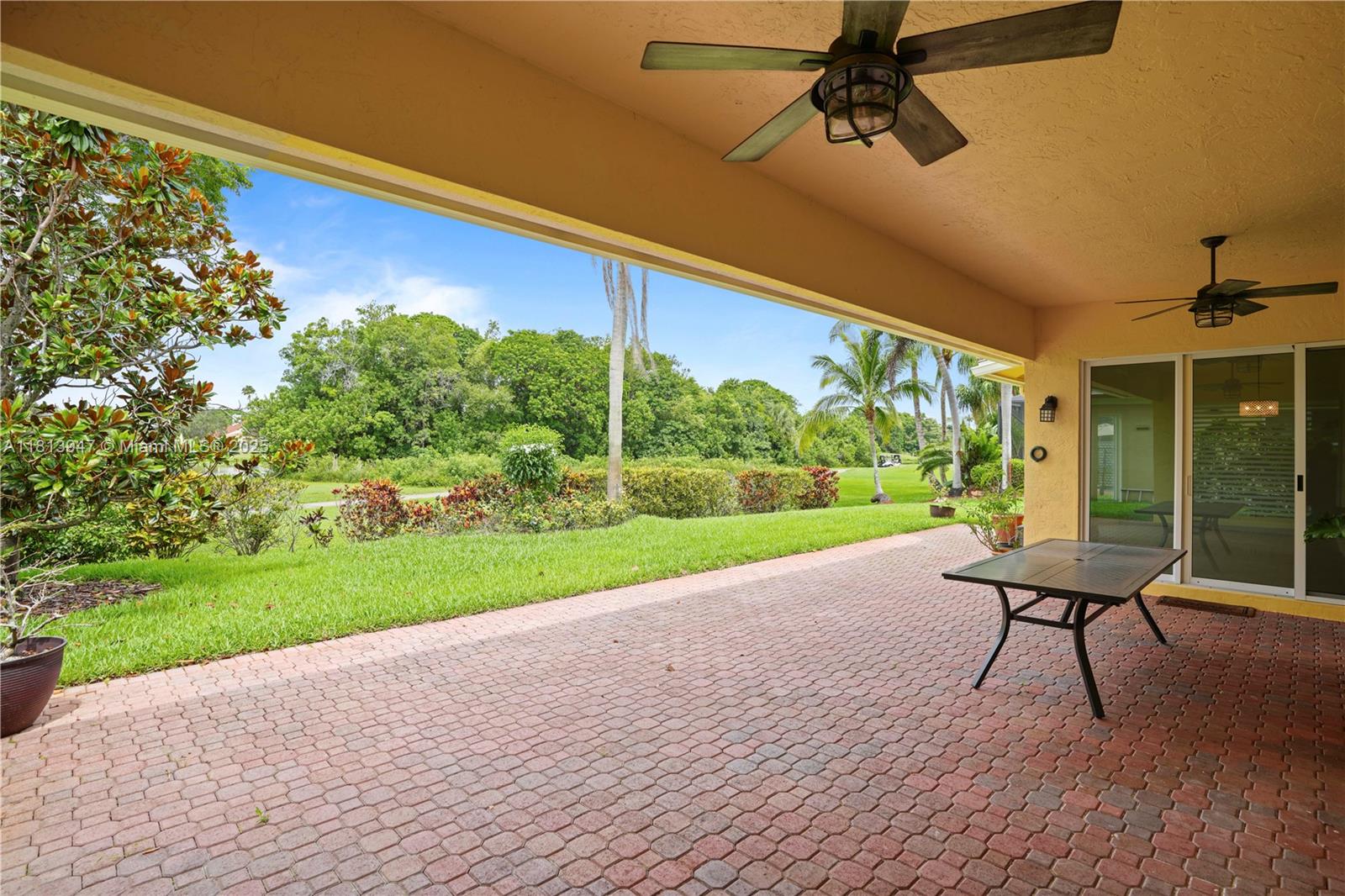 HOLLYWOOD LAKES COUNTRY C - Residential