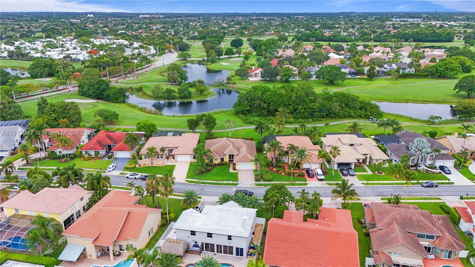 HOLLYWOOD LAKES COUNTRY C - Residential