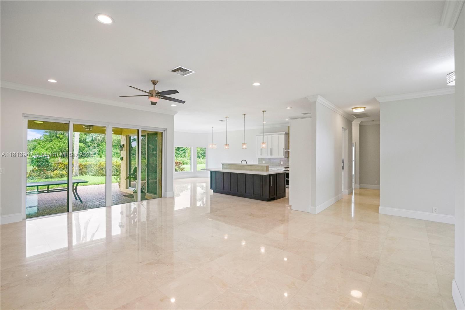 HOLLYWOOD LAKES COUNTRY C - Residential