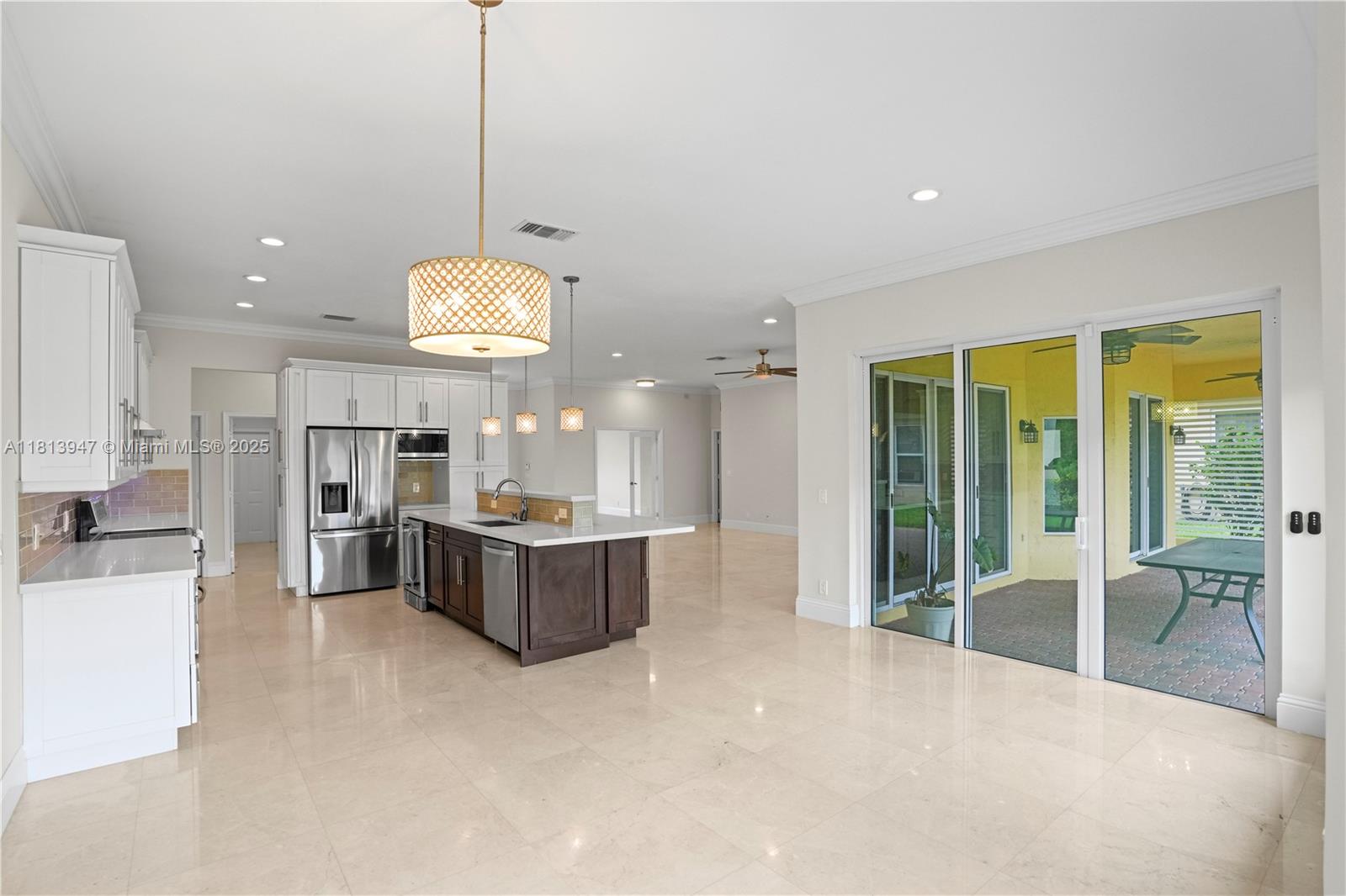 HOLLYWOOD LAKES COUNTRY C - Residential